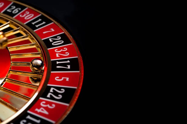 Casino Hold'em decision interface on doyan303 login showing fold and call buttons